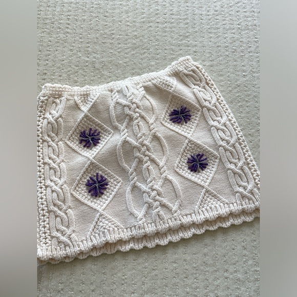 ZARA Cream Knit top with Beaded Flowers - Picture 4 of 4